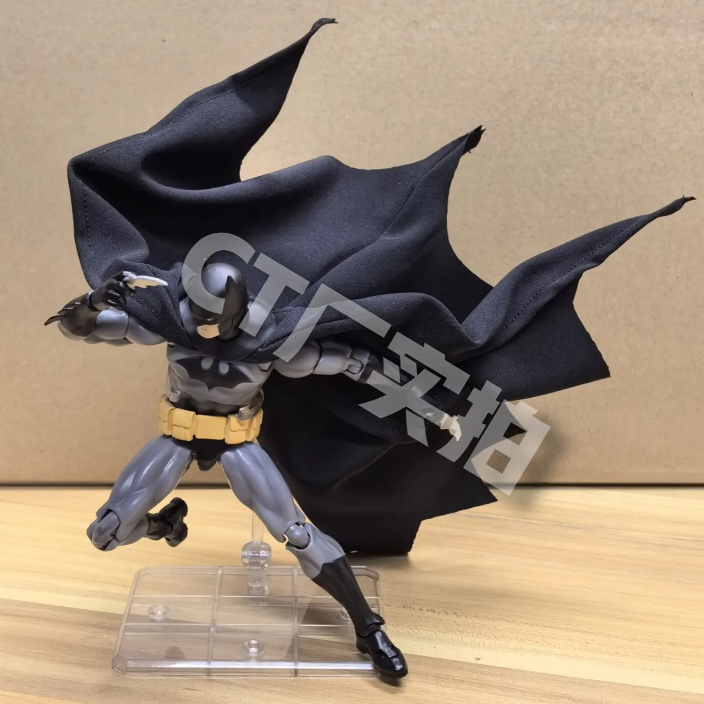 MAFEX Batman Hush Ver. Figure - DC Justice League Action Collectible - Image 2