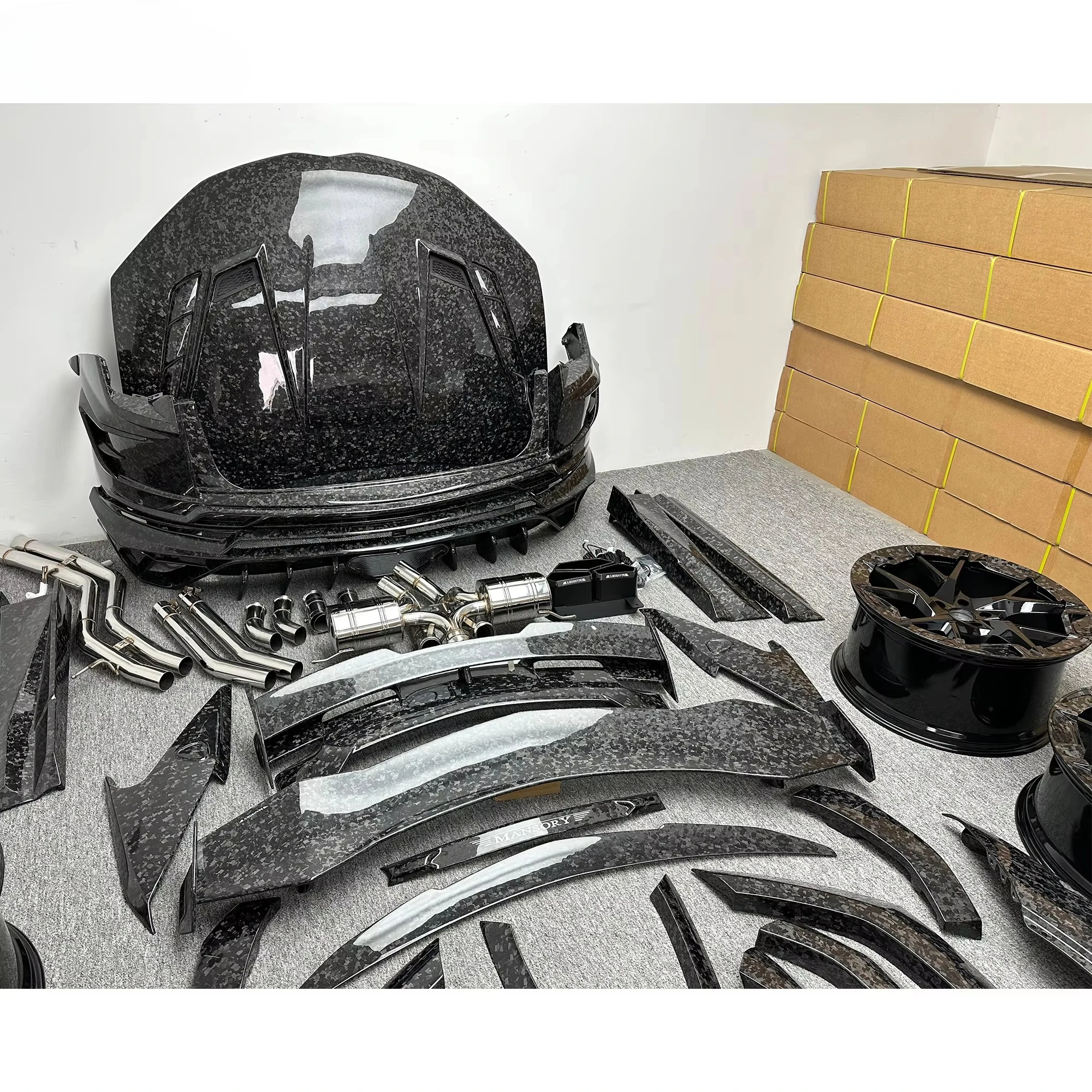 Dry Forged Carbon Fiber Gen III Body Kit for Lambo URUS - Image 5