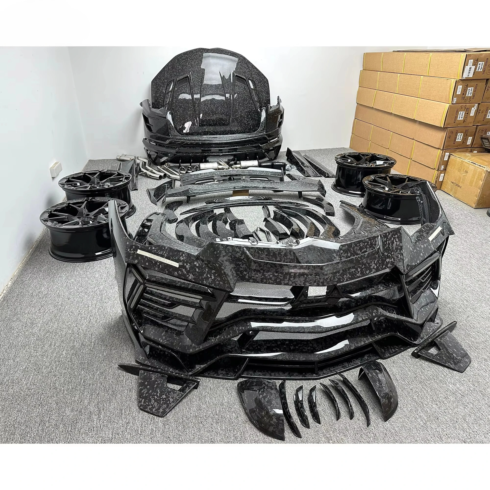 Dry Forged Carbon Fiber Gen III Body Kit for Lambo URUS - Image 2