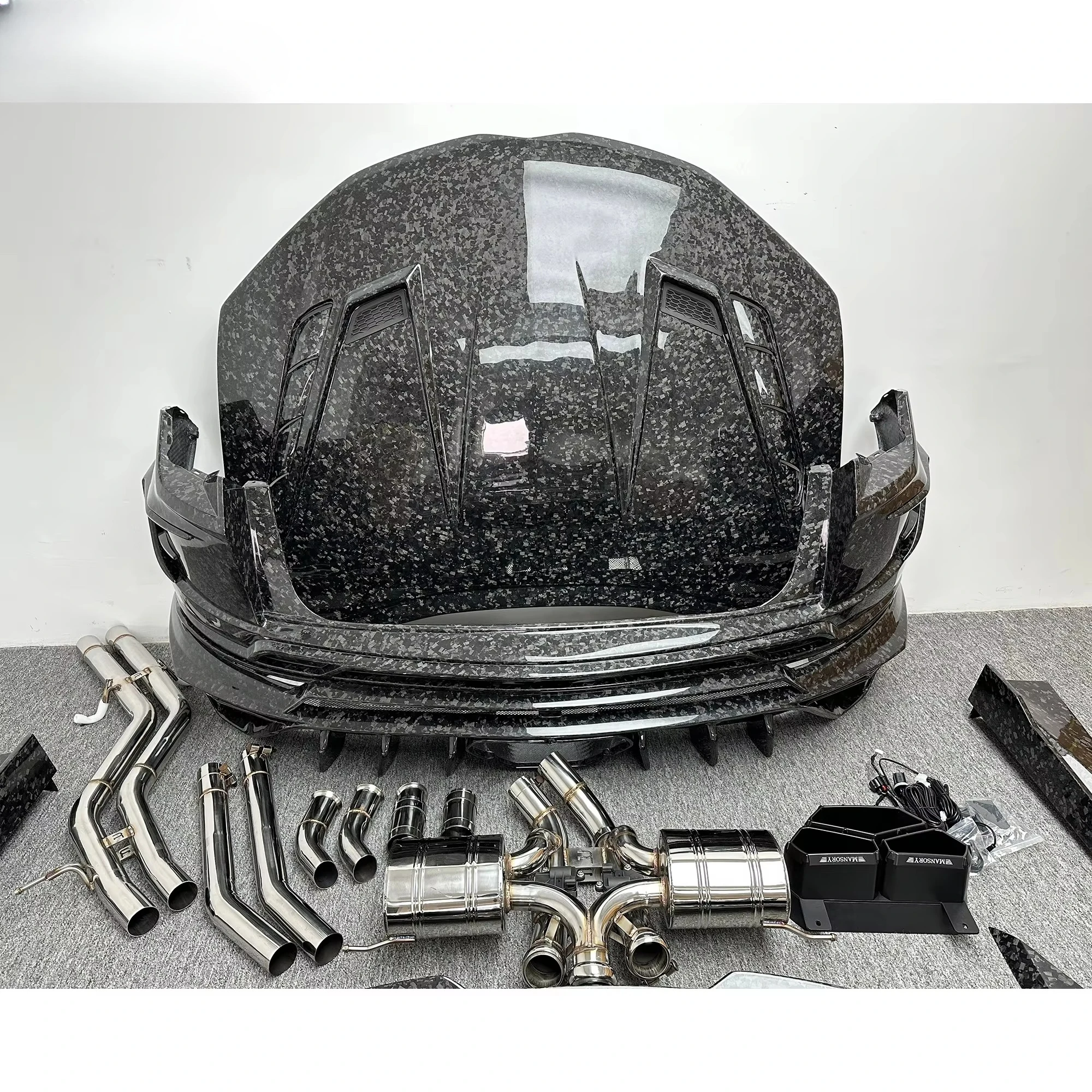 Dry Forged Carbon Fiber Gen III Body Kit for Lambo URUS - Image 6
