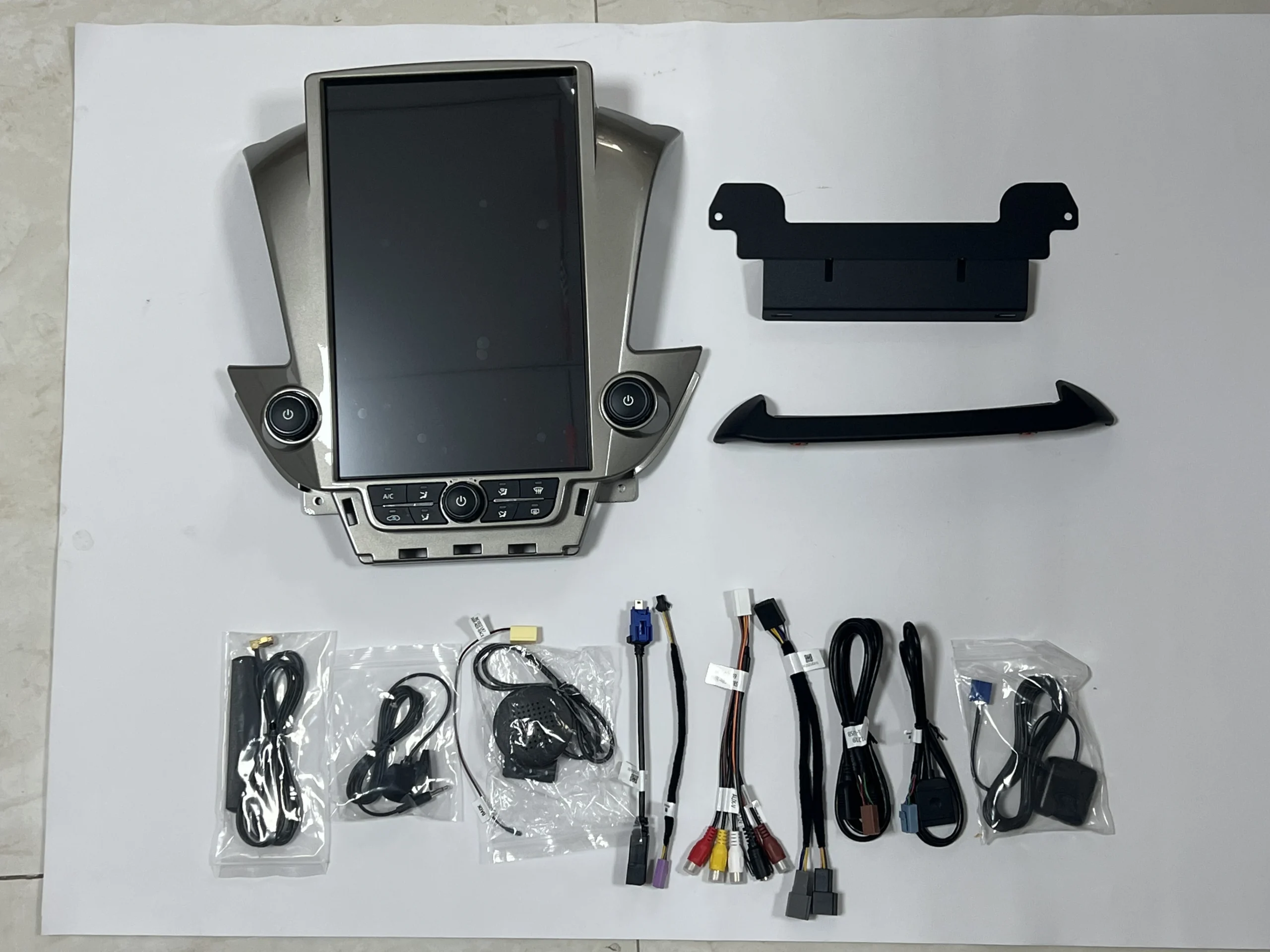14.4" Android Vertical Style Radio for Chevrolet Tahoe Suburban GMC Yukon - Image 3